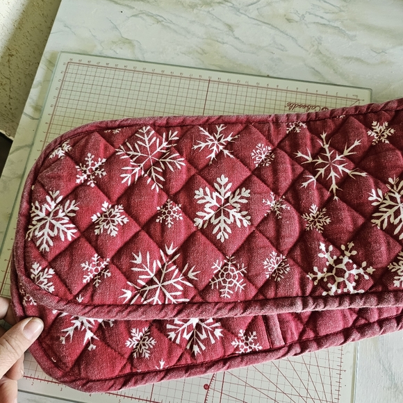 Christmas Snowflakes Oven Pot Holder - Picture 3 of 6